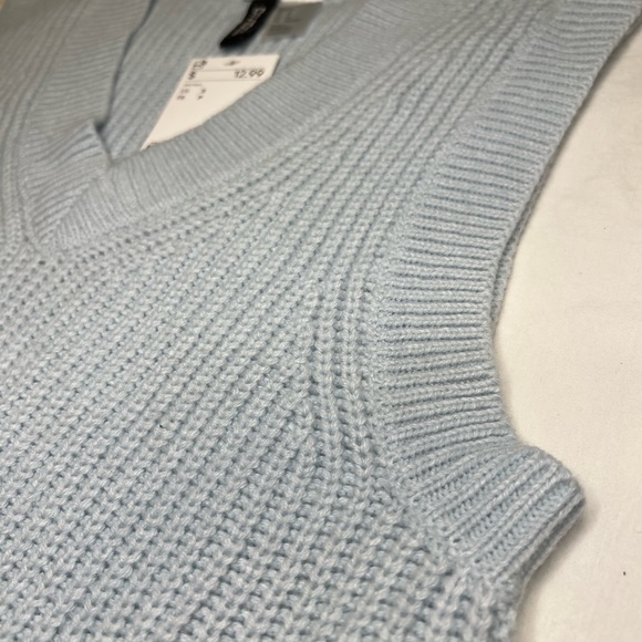 H&M Light Blue Sleeveless Sweater - Picture 7 of 8